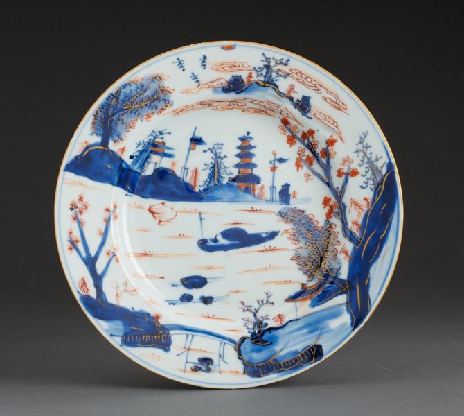 Tányér tájképpel és pagodával, Japán, 1662-1722 között