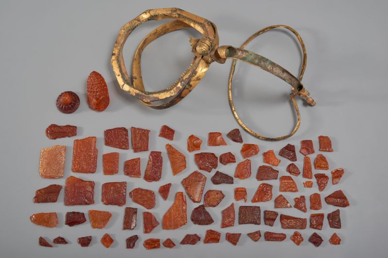 Kupa fedővel, borostyán, 17. század