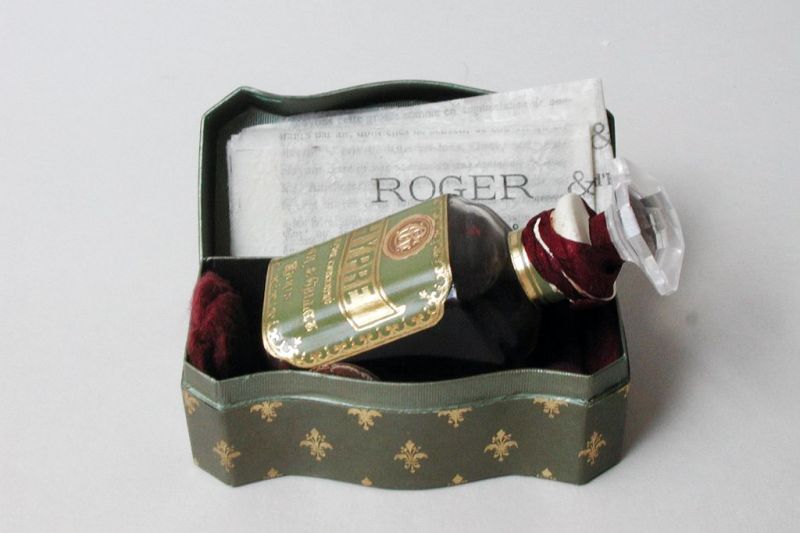 Parfümösdoboz (üvegcsével), 1890-es évek, Franciaország