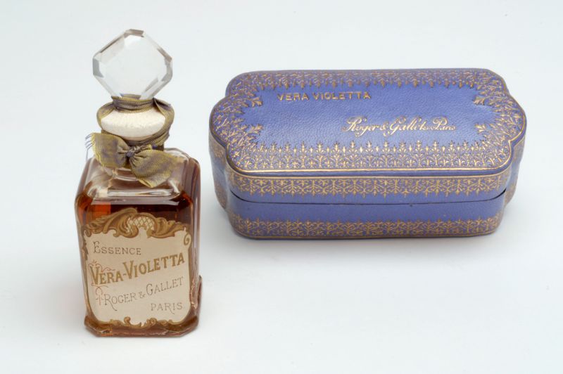 Parfümösdoboz (üvegcsével), 1890-es évek, Franciaország