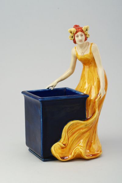 Virágtartó díszedény – nőalakkal