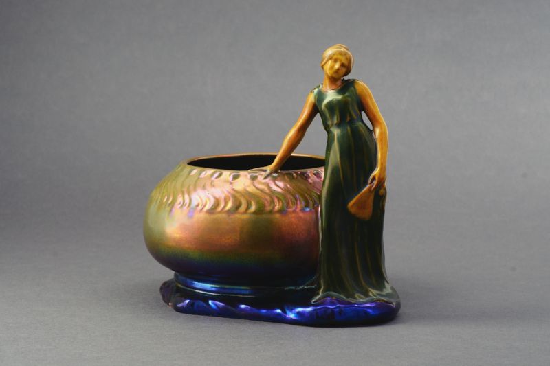 Virágtartó díszedény – Nőalakkal