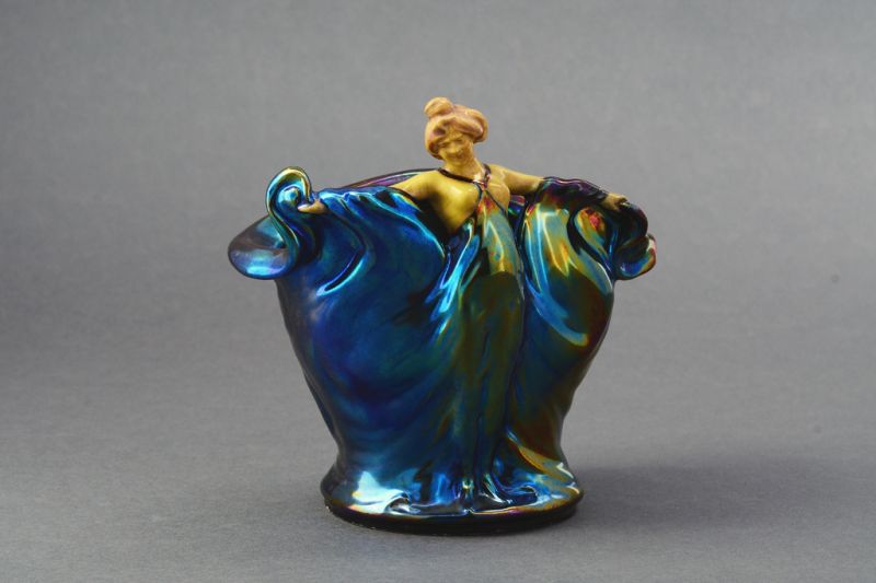 Díszedény – táncosnő alakjával