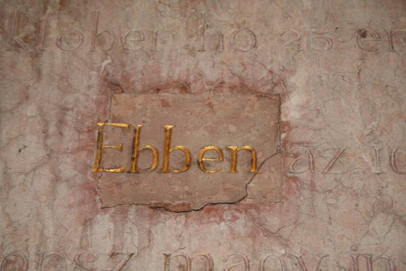 Gránit emléktábla részletegesen tisztítva (részlet)