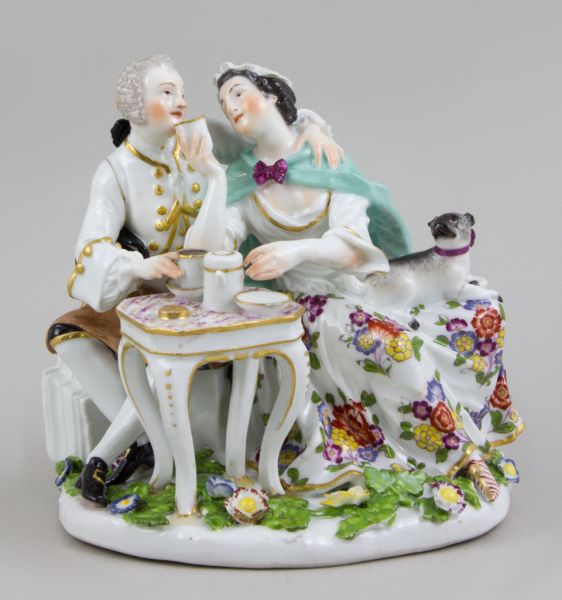 Szoborcsoport - csokoládét ivó szerelmespár