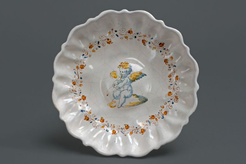 Talpas tál - dudát fújó amorettel 