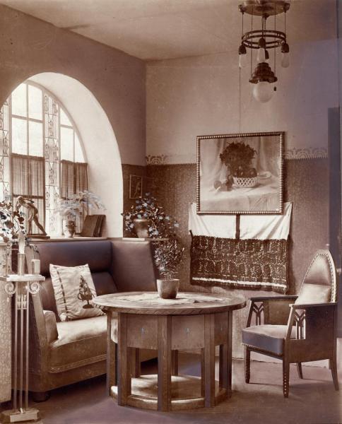 Window niche of parlour at the 2nd Interior design exhibtion of the Association of the Applied Arts, 1912, design by Miklós Menyhért, window executed by Gida Waltherr, inv.no. FLT 4794